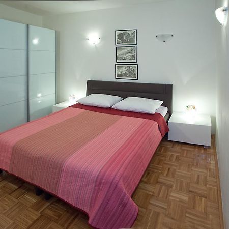 Ideal Location Split Apartments Room photo