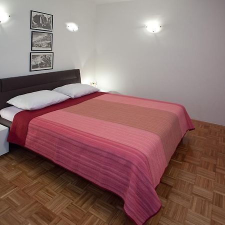 Ideal Location Split Apartments Room photo