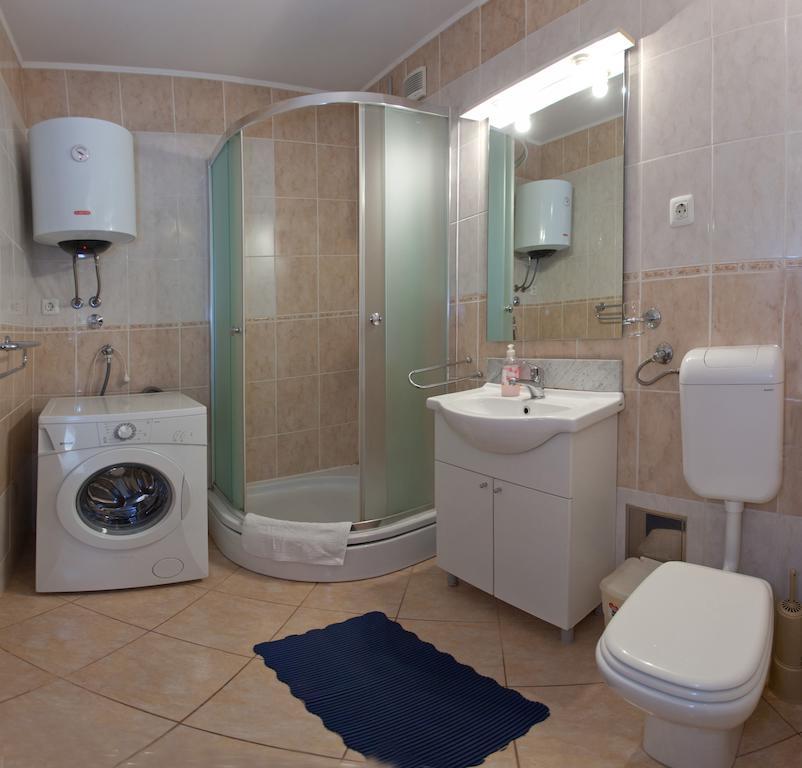 Ideal Location Split Apartments Room photo